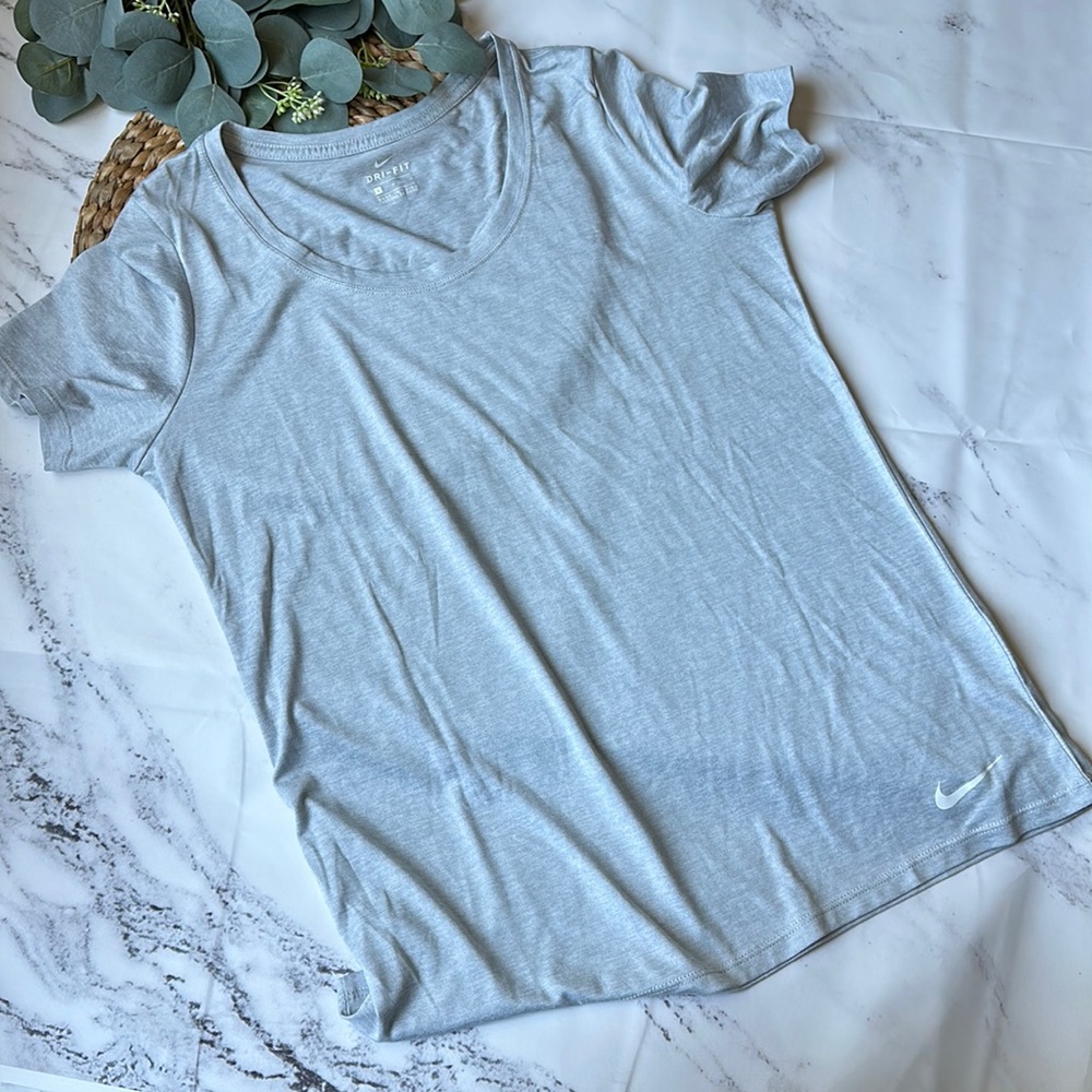 Nike Women's Workout T-shirt - Light Gray - Size L
